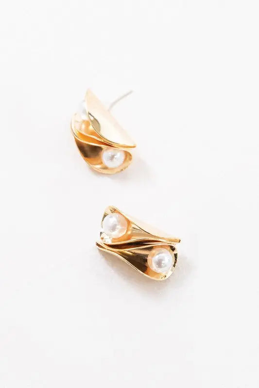 Folded Pearl Post Earrings Lovoda