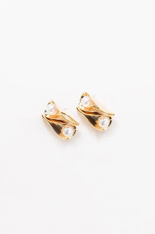 Folded Pearl Post Earrings Lovoda