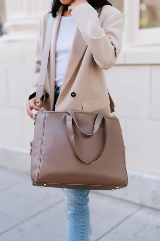 SIGNATURE TOTE CARRY ALL ON LAPTOP BAG Modern + Chic